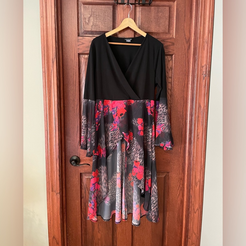 VENUS Black and Red Long Sleeve High Low Blouse